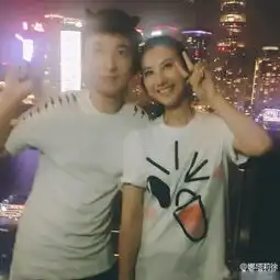 王思聪与路人合影曝光来者不拒平易近人