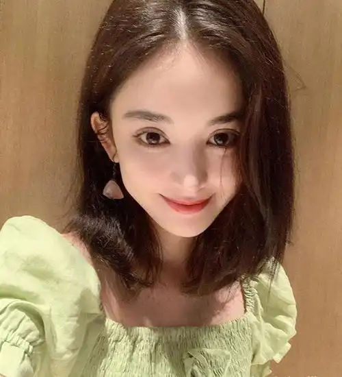 娜扎从戏里美到戏外,穿牛油果连衣裙美得太少女,好气质让人折服