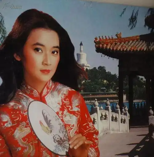 她是孙俪姨奶奶,20岁时曾与林青霞齐名,如今为救夫不惜携女卖楼
