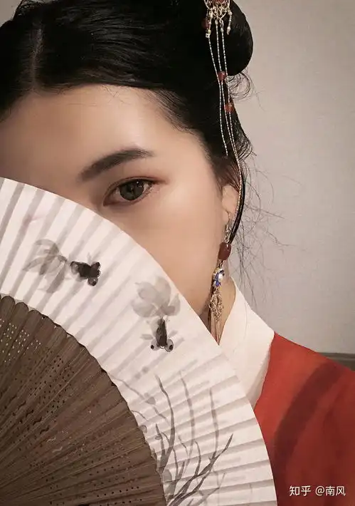 女生穿齐胸襦裙汉服头发应该如何梳