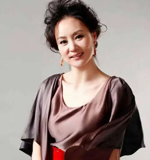 她是琼瑶女郎最成功的典型,与刘德凯闪婚,婚后生下两儿一女