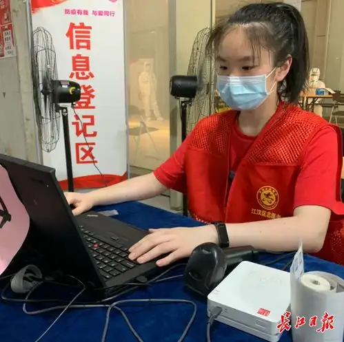 北湖街横堤社区15岁女孩与父母同上防疫一线