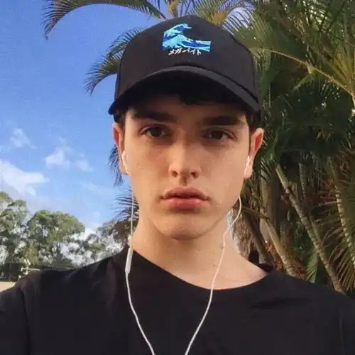 男生头像没办法在一起的人就是错的人