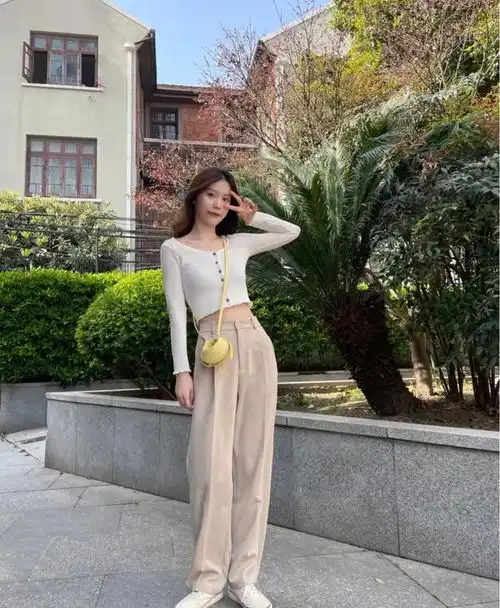 今春火了高级感穿搭,3套搭配方案,减龄温柔有魅力