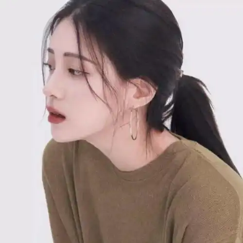 头像丨原谅我人丑名字也其实不好听笑也不暖心也入不了你的心