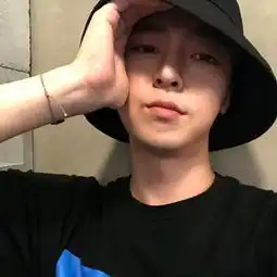 2019男生头像伤感帅气我们都怕寂寞我们都想解脱