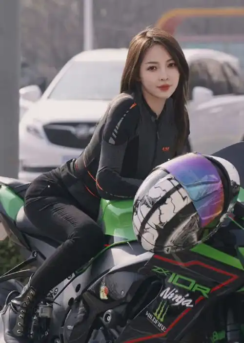 中式八球最美女裁判,颜值不输潘晓婷,这身材不当明星可惜了