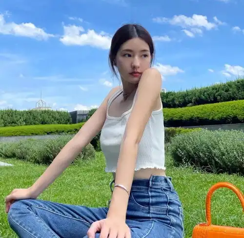 吴克群陈语安隔空互动官宣恋情这是我写过最甜的歌