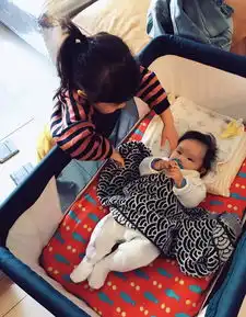 欧弟老婆晒两个女儿近照,妹妹呆萌可爱,jojo是个小霸王
