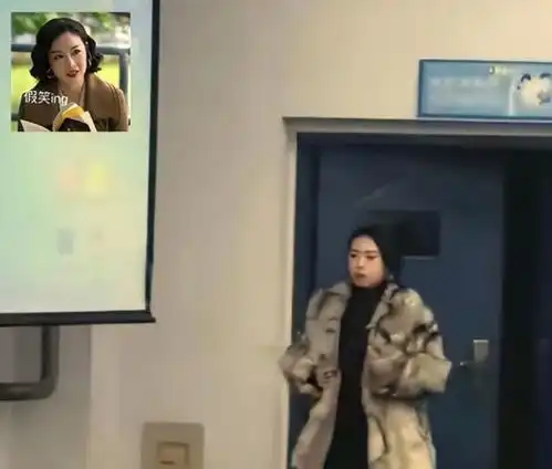河南一大学女教师火了,又美又飒很霸气,学生有大嫂内味了