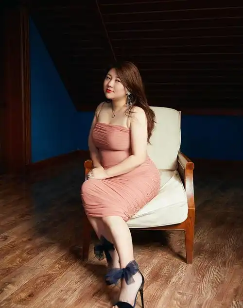 杨天真被群嘲,粉褶皱裙精致可爱,胖女孩不该为病态审美买单