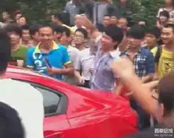 西安女车主日系车被砸女儿混乱中走失组图