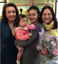 女明星和婆婆同框李小璐常晒照,王菲和李亚鹏妈妈合影难得一见
