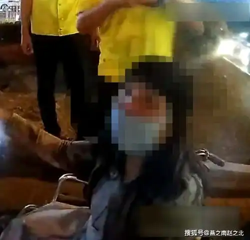 保定轮椅女孩深夜迷路,出租车义务搭载,交警一路护送