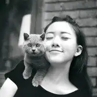 求女生抱着猫咪的头像越多越好