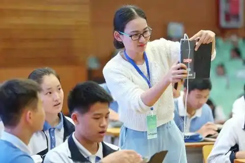 95后老师穿jk制服上课,被质疑有伤风化,家长成何体统