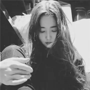 黑白伤感女生头像冷淡伤感女生头像
