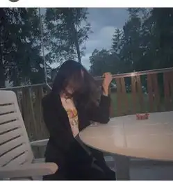 王菲带女素颜现身机场,全程照看宠爱有加,13岁李嫣身高长很快