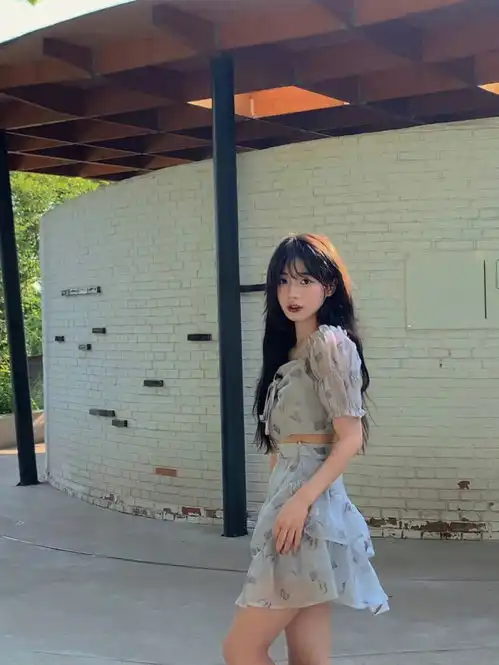 夏季穿什么连衣裙更洋气有这6套就够,普通女生也能穿出高级感
