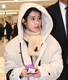 ab李易峰同台,加了滤镜都成冷白皮了,她真的太懂怎么穿成大长腿