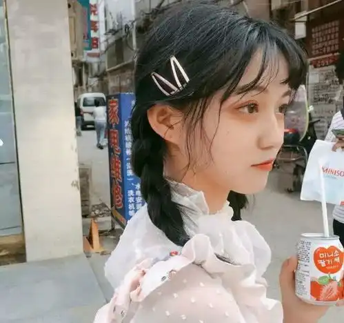 女生脸上这3个部位凸起,日后必定是桃花脸,美人坯子