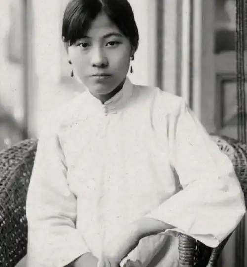 1975年,重庆一农民发现一具戴手铐的女尸,真实身份竟然是共产党
