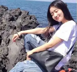 额头高,颧骨宽发型选对了,照样是磨人的小妖精