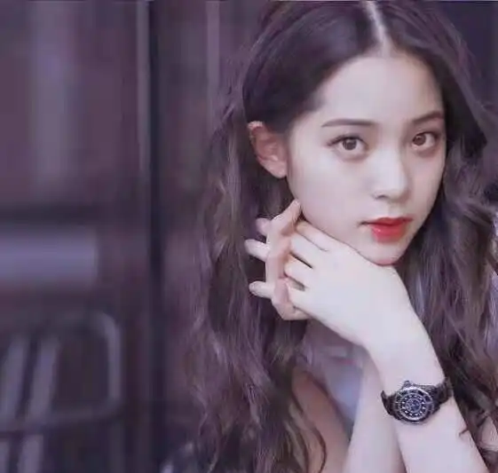 正脸精致如花,侧脸却虐出天际,这些女星都是角度美人