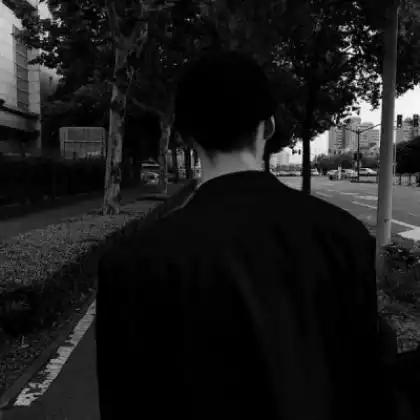 冷酷男生头像黑白,爱就一辈子喜欢就是喜欢