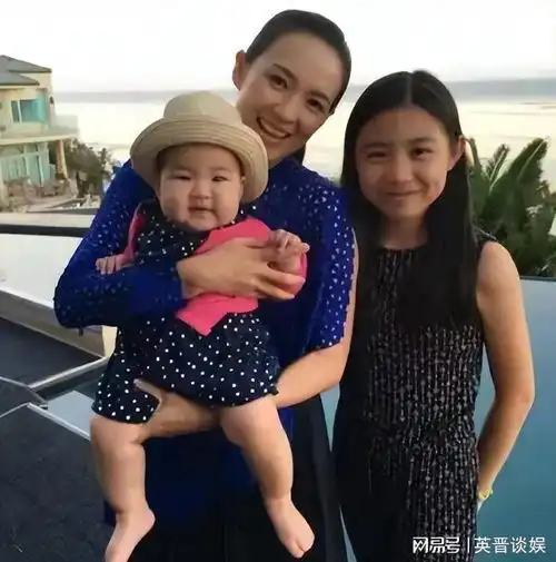 同样是汪峰基因,把章子怡的女儿和葛荟婕的女儿对比,差距太明显