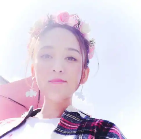 陈乔恩云南游美成花仙子,39岁少女颜秒杀林心如