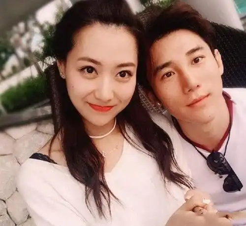 他名字只有三画,娶大2岁气质女星成人生赢家,如今5岁女儿超萌