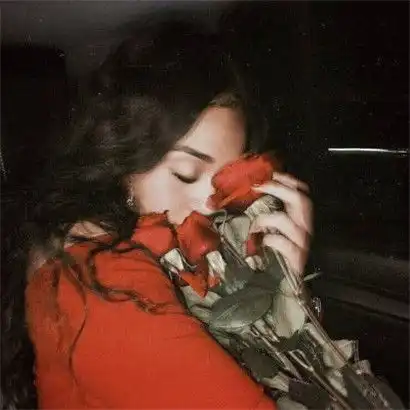 好看欧美女生头像,冷酷的眼神太有气质了