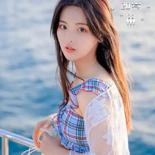 杨超越海边泳衣穿搭,清纯少女模样超吸晴网友心动的感觉