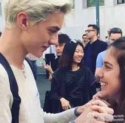周一舔屏时刻16岁惊艳全球,19岁结婚生子,最帅男模却是全家最丑