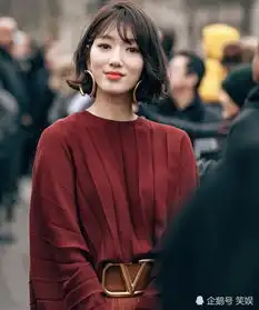 朴信惠短发造型让人惊艳,微卷发俏皮灵动女人味十足