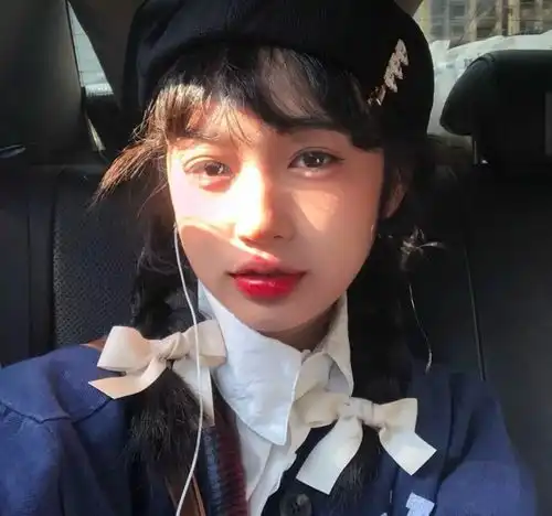 ins敲温柔女生头像