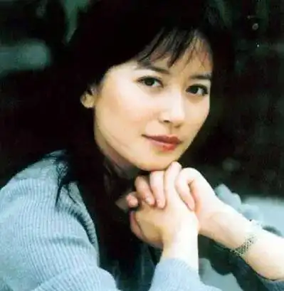 做人干净不滥情,不傍富豪,洁身自好,这5位女演员堪称清流