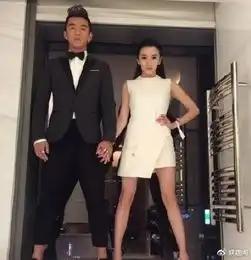 郑恺带女友参加综艺网友称颜值比baby更漂亮