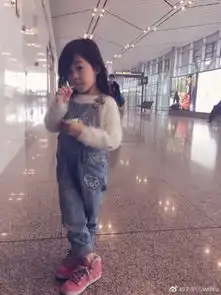 组图小天使上线小泡芙穿牛仔背带裤戴墨镜潮范十足