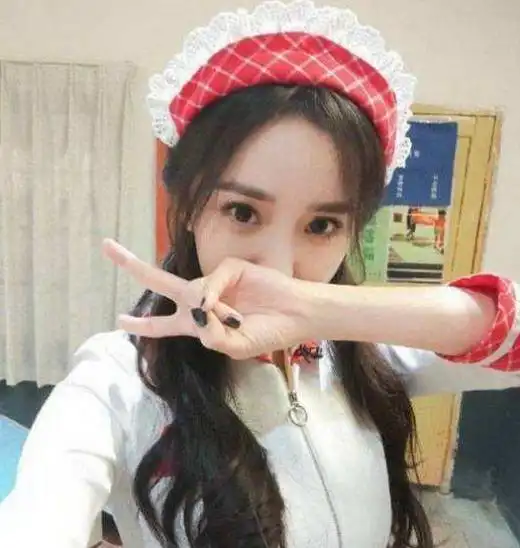 33岁杨幂为何一直是少女人设看到她化浓妆的样子,网友打扰了
