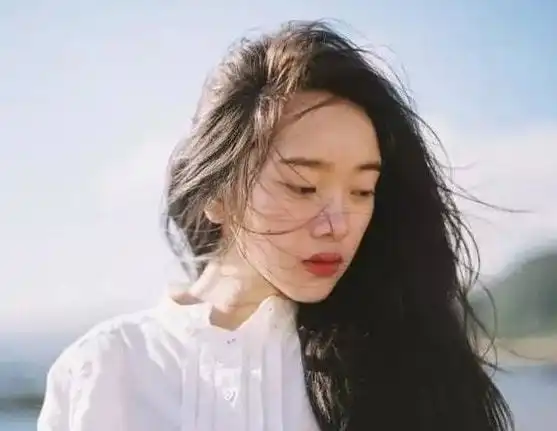 昨晚前夫突然过来了,一进门就抱住了我,我半推半就地同意了