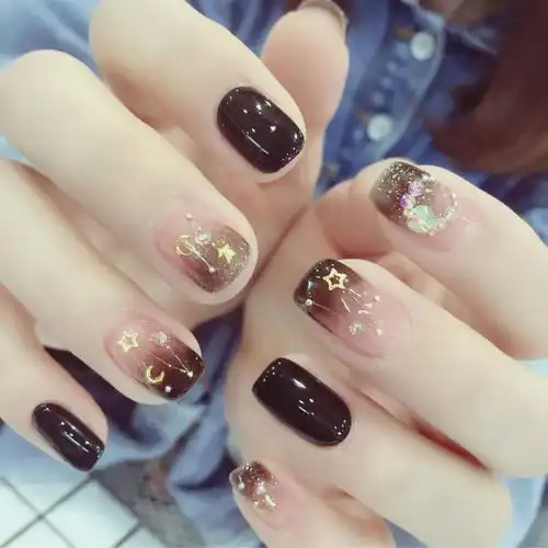 美甲粉色美甲款都有哪些元素这里让你脑洞大开