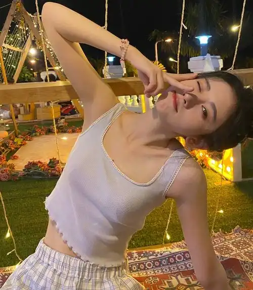 鞠婧祎为证明自己身材好,穿儿童t炫腹,连杨幂看了都羡慕