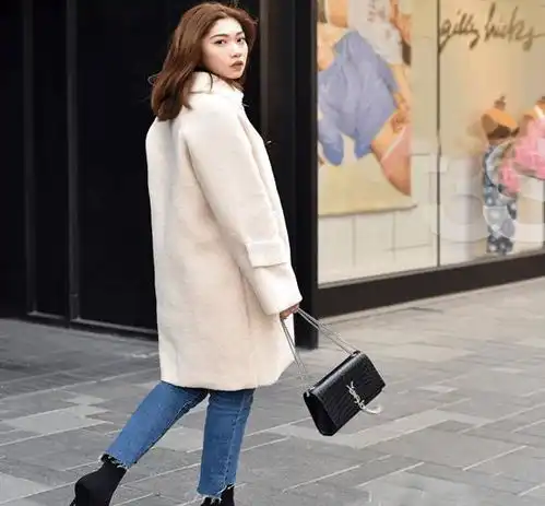 街拍大衣还是高挑的妹子穿起来好看,倒数第二个女生好美