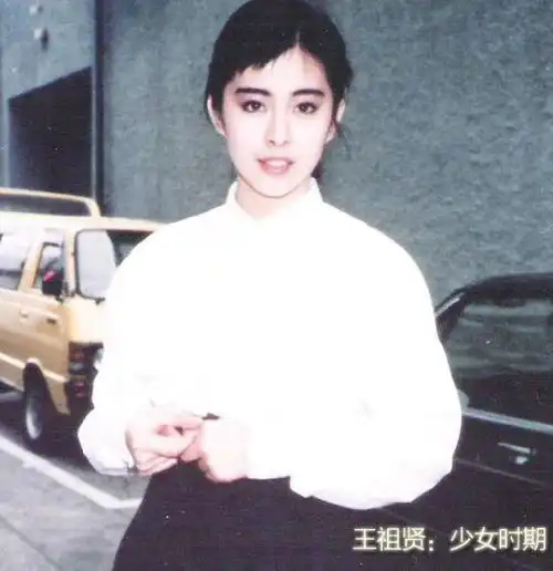 50岁王祖贤晒近照,网友依然是四海八荒最美的人