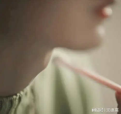 成毅李子园的宣传视频看不到喉结,那他的喉结上哪去了