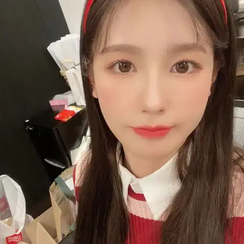 爱辽绝美女生头像拿去吧你