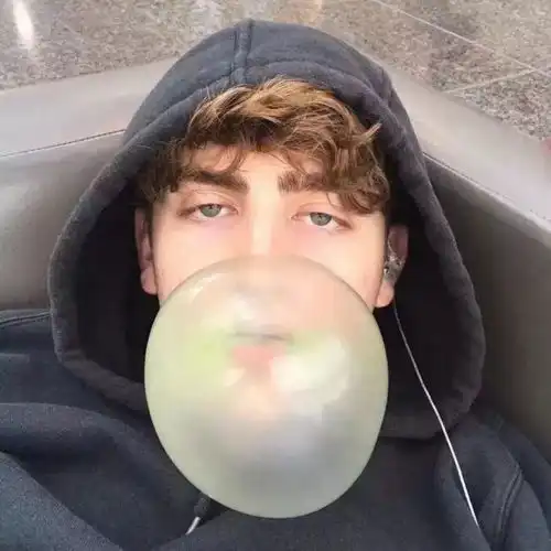 男生头像哪里会有人喜欢孤独不过是不喜欢失望