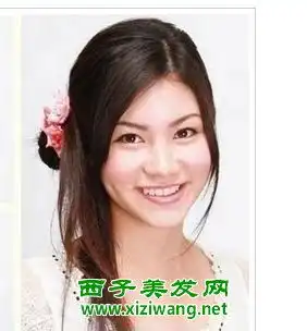 女生清纯气质长发发型
